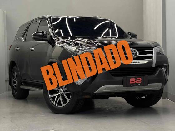 TOYOTA HILUX SW4 2.8 SRX 4X4 7 LUGARES 16V TURBO INTERCOOLER DIESEL 4P AUTOMÁTICO